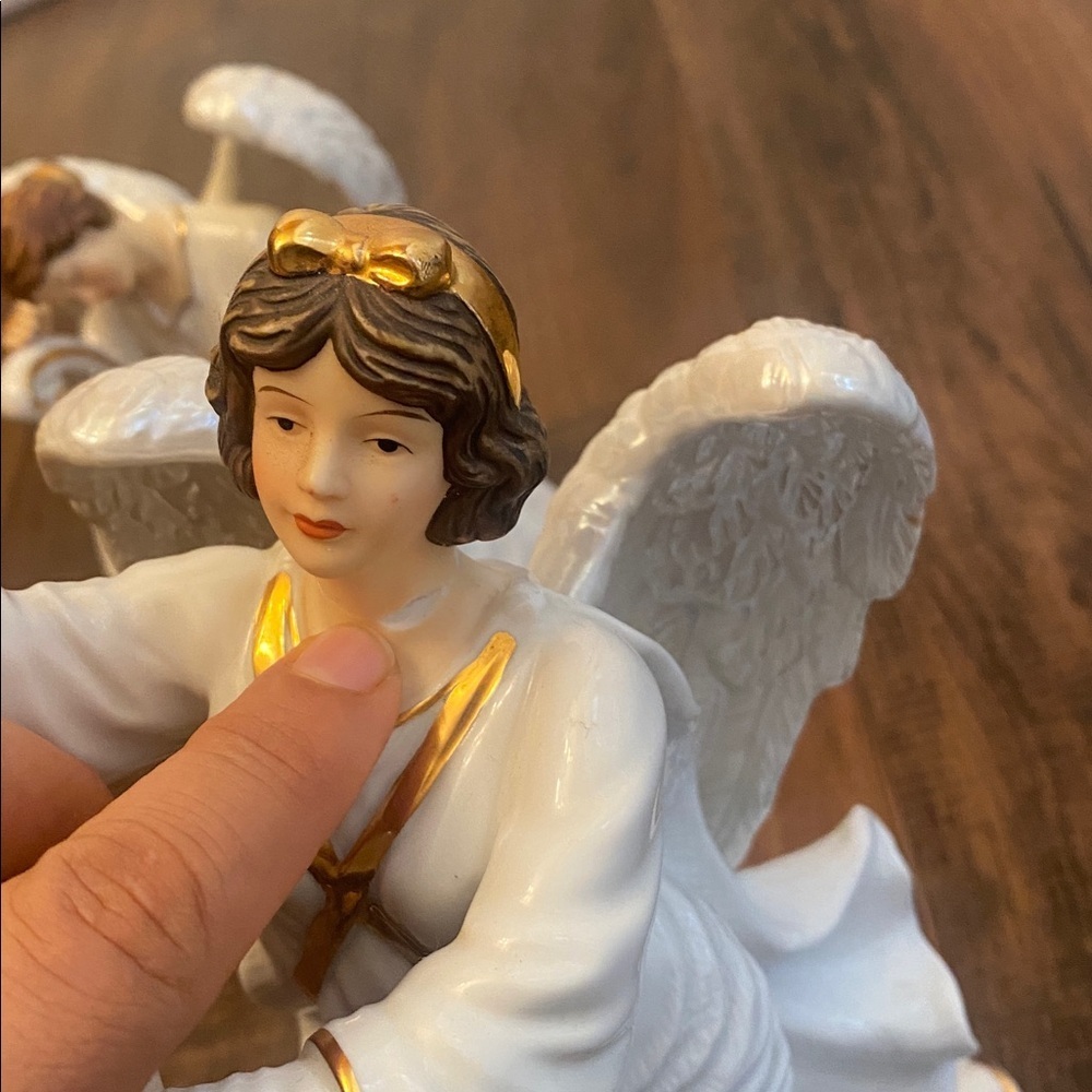 Elegant White and Gold Angel Figurines - Picture 11 of 11